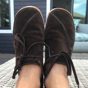 Women’s Clark Suede walking shoes